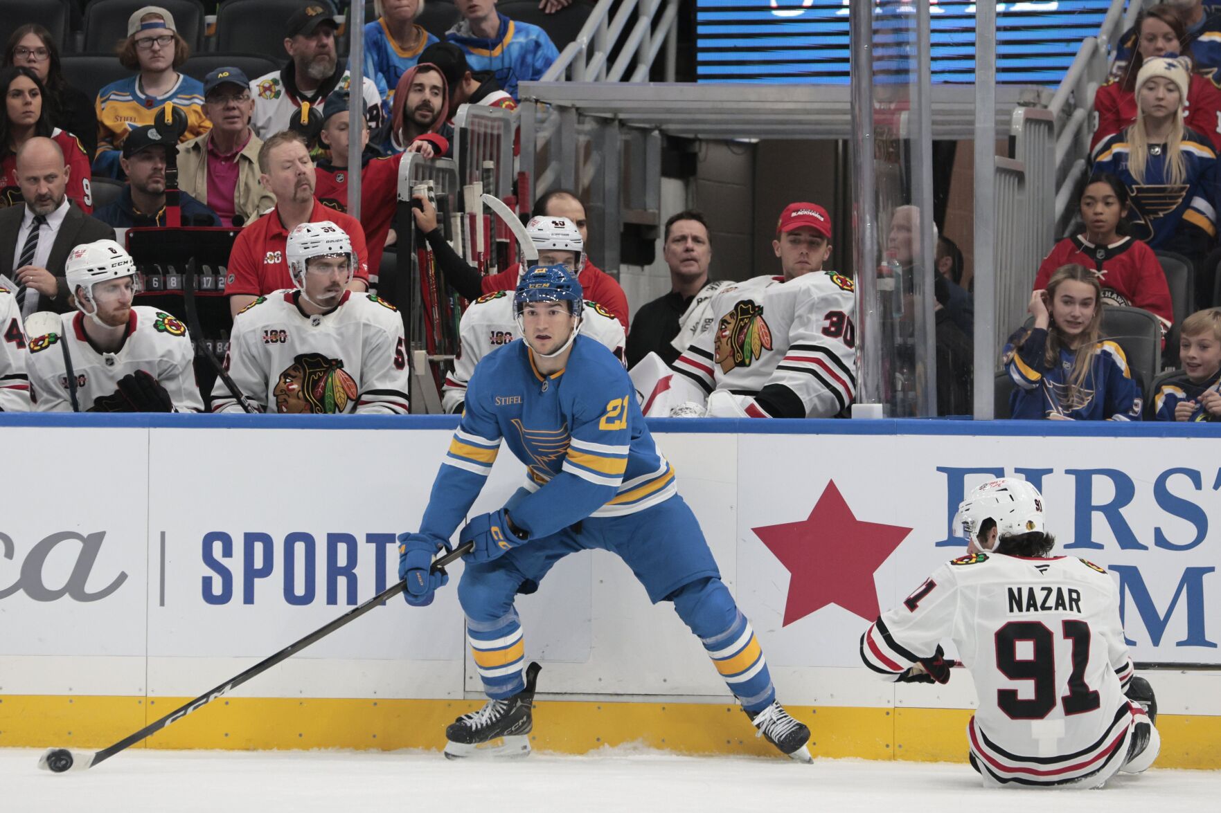 The 最新杏吧原创 Blues host Chicago Blackhawks